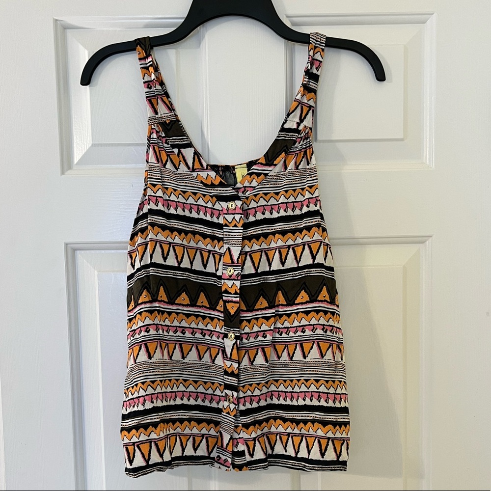 Bee Stitched button up tank, size small